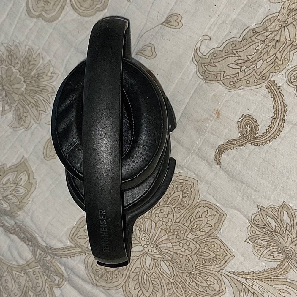 4Sennheiser HD 4.40 Noise Cancellation Bluetooth Headphones Only